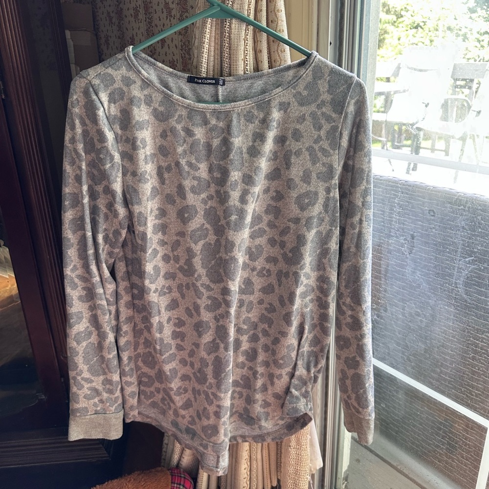 Pink clover Grey Leopard Print Pullover